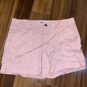 Size 10 Old Navy Everyday Short mid rise cotton daisy embroidered pink shorts